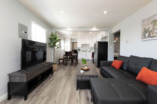 Charming 2BR Condo with lots of Parking