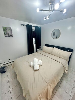 3 bedrooms, iron/ironing board, WiFi, bed sheets