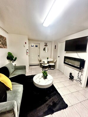 TV, fireplace