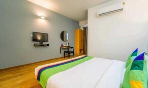 Desk, laptop workspace, free WiFi