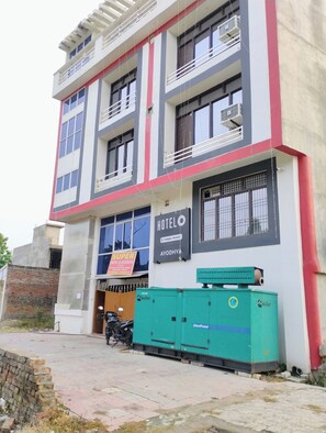 Mặt tiền nơi lưu trú