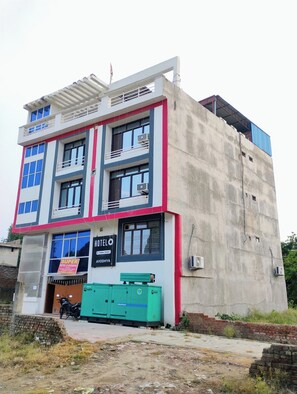 Mặt tiền nơi lưu trú