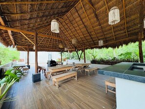 Outdoor dining - Beautiful apartment 10 minutes from the beach with Jacuzzi Swimming pools GYM Terraces. (TULUM)