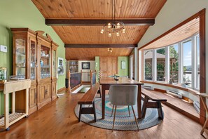 Dining - Spa & Waterfront | Chalet le Colibri (Amherst)