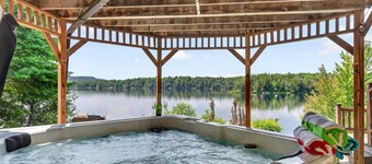 Spa & Waterfront | Chalet le Colibri
