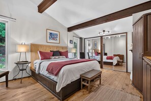 5 bedrooms, WiFi, bed sheets - Spa & Waterfront | Chalet le Colibri (Amherst)