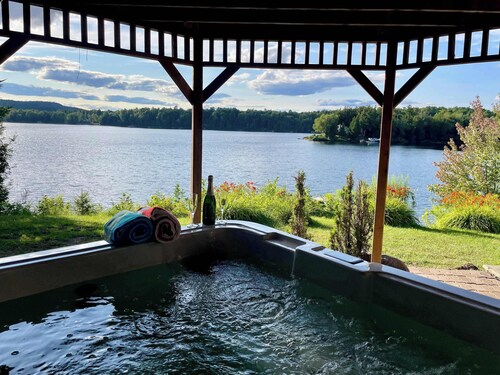 Spa & Waterfront | Chalet le Colibri