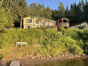 Exterior - Spa & Waterfront - Chalet le Colibri (Amherst)