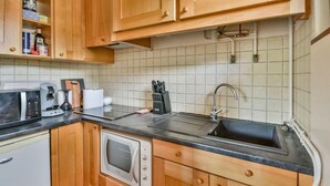 Private kitchen - 350m from ski slopes, 3rd floor, balcony, parking, ski locker, 24m², Les Gets (Les Gets)