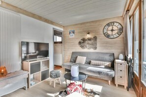 Living area - 20m from resort center, 3rd floor, balcony, parking, ski locker, 24m², Les Gets (Les Gets)
