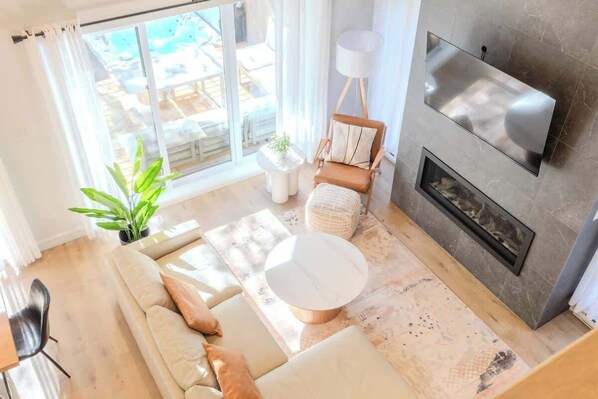 TV, fireplace, offices