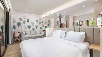 5 bedrooms, desk, iron/ironing board, WiFi