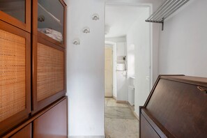 Interior - Holiday Home 'Casa Di Luciana' with Balcony and Wi-Fi (Castelnuovo Magra)