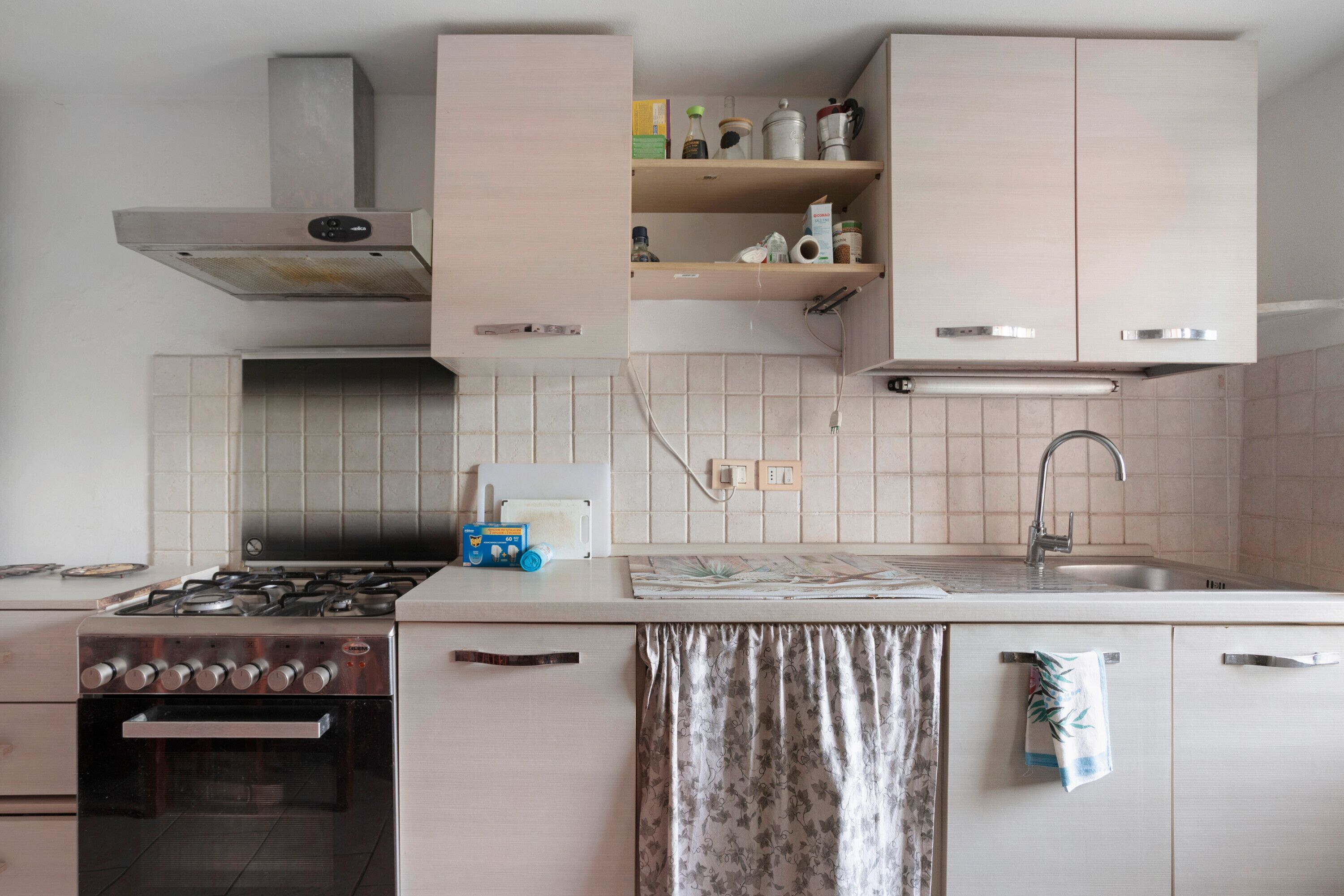 Frigorifero, microonde, forno, piano cottura