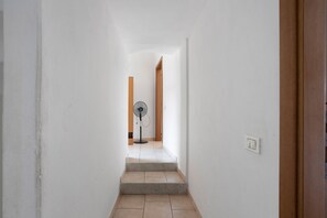 Interior - Holiday Home 'Casa Di Luciana' with Balcony and Wi-Fi (Castelnuovo Magra)