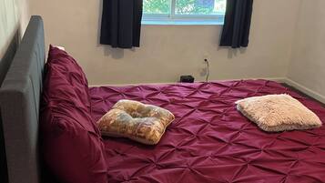 1 bedroom, desk, free WiFi, bed sheets