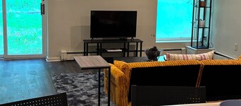 Cozy ground floor suite ideal for a relaxing stay. Enjoy peace and tranquility.