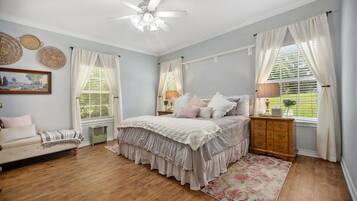 3 habitaciones, tabla de planchar con plancha, wifi y ropa de cama