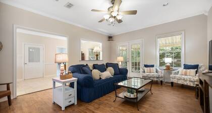 New to the Market! 3 / 2 BRIGHT and CLEAN Home with All the Amenities