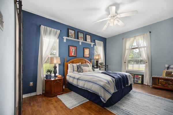 3 bedrooms, iron/ironing board, WiFi, bed sheets