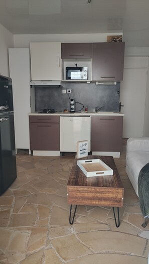 Fridge, microwave, stovetop, coffee/tea maker