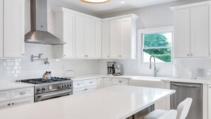 Microwave, oven, stovetop, coffee/tea maker
