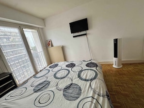 1 habitación, tabla de planchar con plancha, wifi y ropa de cama 