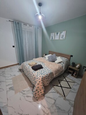 2 quartos, ferros/tábuas de passar roupa, Wi-Fi, roupa de cama