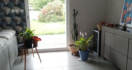 Maison de plain pieds.jardin clÎturé, piscine sécurisée,endroit trÚs calme