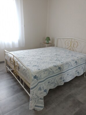 3 bedrooms, iron/ironing board, Internet, bed sheets