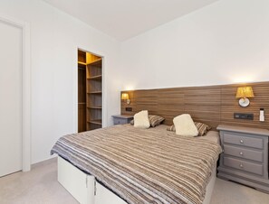 2 chambres, fer et planche à repasser