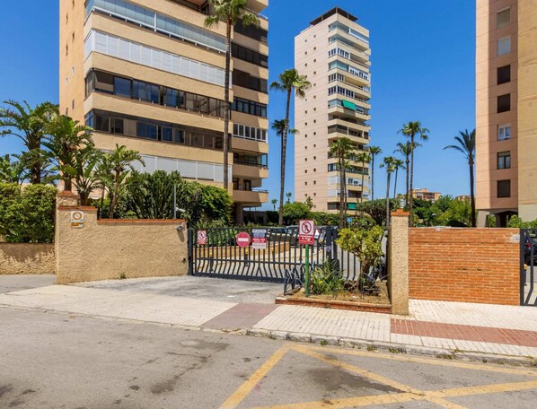 Exterior - Sunny Apartment Near Playamar Beach (Torremolinos)