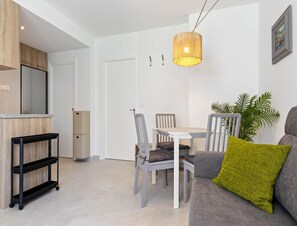 Apartment | Living room - Sunny Apartment Near Playamar Beach (Torremolinos)