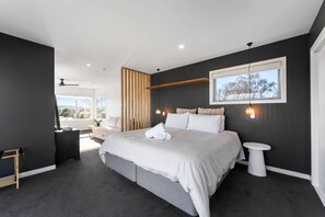 4 habitaciones, escritorio, wifi gratis y ropa de cama