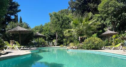 DOMAINE DE SAINT-AMOUR / LA BASTIDE DU XVIII SIECLE