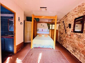 4 bedrooms, iron/ironing board, WiFi