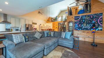 Älytelevisio, videopelejä, DVD-soitin, kirjoja