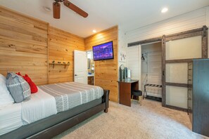 4 Schlafzimmer, Schreibtisch, Bügeleisen/Bügelbrett, Reisekinderbett