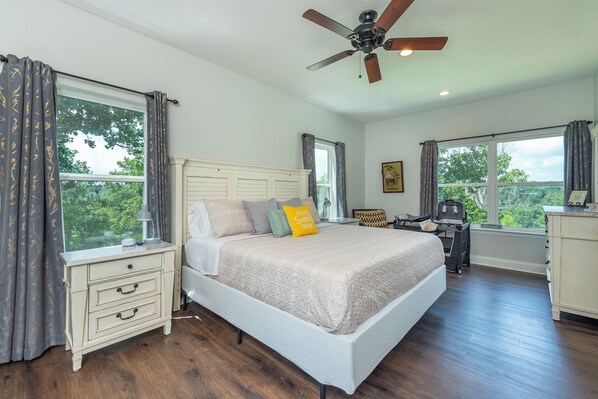 4 bedrooms, desk, iron/ironing board, travel cot