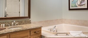 Hårføner, håndklær og toalettpapir