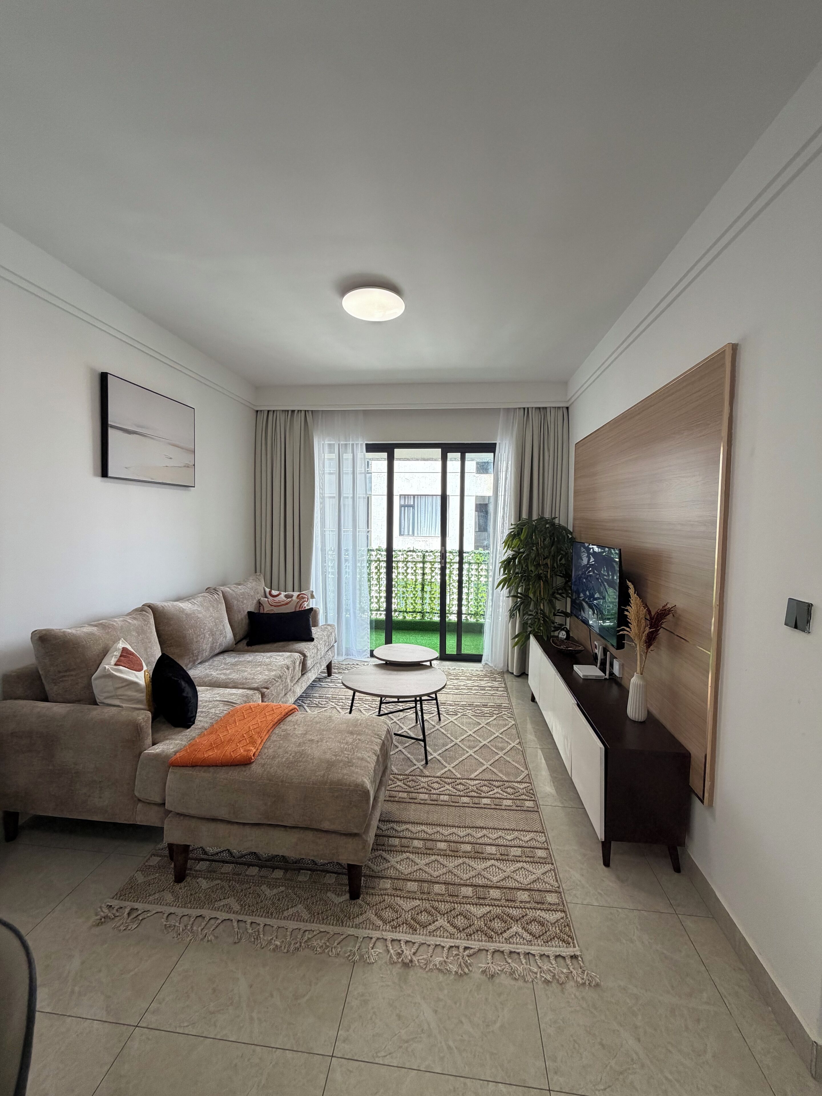 智能電視、乒乓球設施、書籍