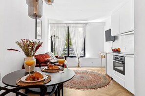 City Apartment, 1 Double Bed with Sofa bed, Non Smoking | In-room dining