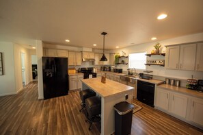 Mikrowelle, Ofen, Herdplatte, Geschirrspüler