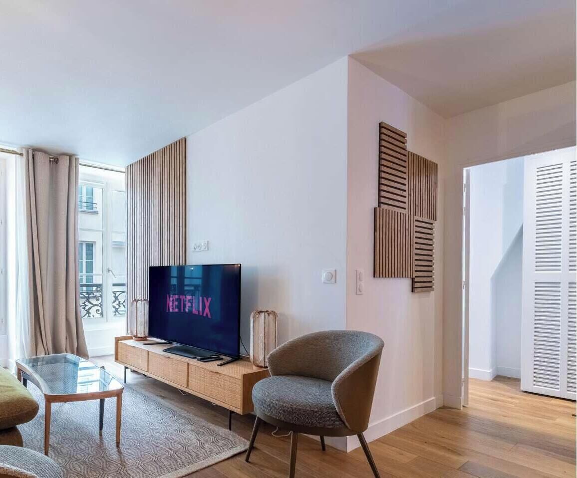 Fernseher, Stereoanlage, Arbeitsbereiche