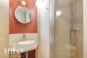 Dusche, Haartrockner, Shampoo