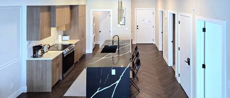 Refrigerador, microondas, horno y parrilla de estufa