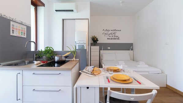 Frigorífic, microones, forn i placa de cuina 