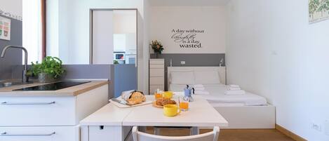 Iron/ironing board, free WiFi, bed sheets