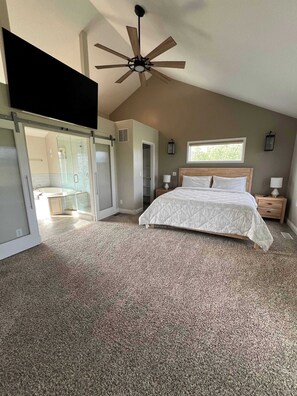 5 bedrooms, desk, WiFi, bed sheets - King Home- Mountain Oasis, Pool & Views (Pocatello)