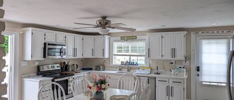 Micro-ondes, plaque de cuisson, lave-vaisselle